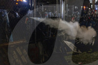 NEWS - Demonstranten und Polizei in der dritten Nacht der Proteste nach dem Tod von Daunte Write in Brooklyn Center, Minnesota, 