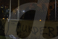 NEWS - Demonstranten und Polizei in der dritten Nacht der Proteste nach dem Tod von Daunte Write in Brooklyn Center, Minnesota, 