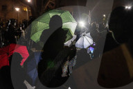 NEWS - Demonstranten und Polizei in der dritten Nacht der Proteste nach dem Tod von Daunte Write in Brooklyn Center, Minnesota, 