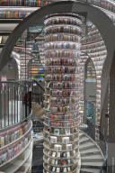 FEATURE - Chinas faszinierendste Buchhandlung steht in Dujiangyan