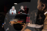 NEWS - Coronavirus: Die Zukunft nach Covid? Virtuelles gemeinsames Pizza-Essen an verschiedenen Orten dank Virgin Medias Two Hearts Pizzeria Konzept