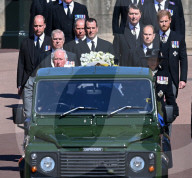 ROYALS - Beerdigung von Prinz Philip: Familie schreitet hinter dem Sarg
