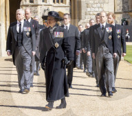 ROYALS - Beerdigung von Prinz Philip: Familie schreitet hinter dem Sarg