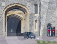 ROYALS - Die Königin fährt zum ersten Mal seit der Beerdigung von Prinz Philip aus Schloss Windsor