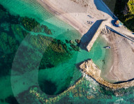 FEATURE - Einen Hauch von Karibik: Klares Wasser an der Küste von Portwrinkle