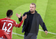 SPORT - Trainer Hansi Flick beim Spiel Bayern München gegen Leverkusen