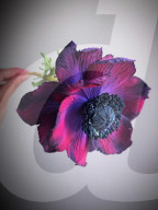 FEATURE - Künstlerin Michelle Nguyen kreiert ultra-realistische Blumen aus Zuckerguss