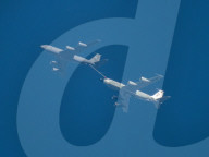 FEATURE -  Seltener Anblick: USAF-Luftwaffenflugzeug wird im Flug über Grossbritannien aufgetankt