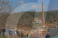 NEWS - Weg damit: In Kirchberg wird ein 63 Meter hoher Schornstein gesprengt