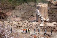 NEWS - Weg damit: In Kirchberg wird ein 63 Meter hoher Schornstein gesprengt