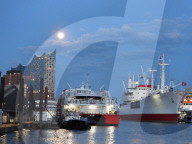 FEATURE - Pink Moon: Der Supermond über Hamburg