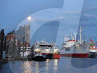 FEATURE - Pink Moon: Der Supermond über Hamburg