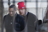 NEWS - Unter Beschuss: Premierminister Boris Johnson kehrt nach seinem Morgensport in die Downing Street zurück
