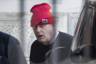 NEWS - Unter Beschuss: Premierminister Boris Johnson kehrt nach seinem Morgensport in die Downing Street zurück