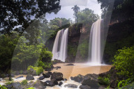 Salto Dos Hermanos (Two Brothers Waterfall), Iguazu Falls (aka Iguassu Falls or Cataratas del Iguazu), Misiones Province, Argentina