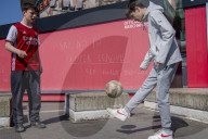 Thousands of Arsenal fans stage protest against Kroenke outside stadium. Around 3,000 fans outside stadium before Everton game. Spotify founder Daniel Ek ‘happy to throw my hat in the ring’