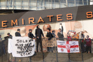 Thousands of Arsenal fans stage protest against Kroenke outside stadium. Around 3,000 fans outside stadium before Everton game. Spotify founder Daniel Ek ‘happy to throw my hat in the ring’