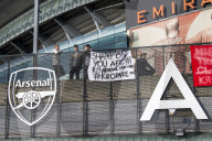 Thousands of Arsenal fans stage protest against Kroenke outside stadium. Around 3,000 fans outside stadium before Everton game. Spotify founder Daniel Ek ‘happy to throw my hat in the ring’