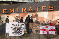 Thousands of Arsenal fans stage protest against Kroenke outside stadium. Around 3,000 fans outside stadium before Everton game. Spotify founder Daniel Ek ‘happy to throw my hat in the ring’