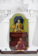 Monk meditating at Shwedagon Pagoda, Yangon (Rangoon), Myanmar (Burma), Asia