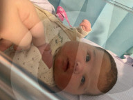 SCHICKSALE - Gigantischen Babybauch: Ärzte vermuteten nicht sichtbaren Zwilling - 5,5 kg schweres Baby zur Welt gebracht