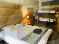 FEATURE - Skurriles Airbnb: Übernachtung mit einem Miniaturpferd namens Basil inbegriffen