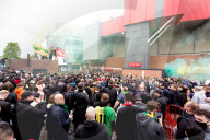 SPORT - Weiterhin Proteste gegen die Super League: Demo und Platzsturm vor dem Premier League Spiel Manchester United gegen Liverpool