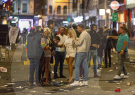 NEWS - Coronavirus: Ausgelassene Partygänger sonntagnacht in Soho, London