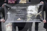 PEOPLE - Trauerfeier und Beerdigung von Willi Herren auf dem Melaten Friedhof