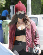 PEOPLE -  Cara Delevigne verlässt das Fitnessstudio