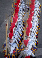 NEWS - Vereidigung der neuen Päpstlichen Schweizergarde im Vatikan