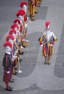 NEWS - Vereidigung der neuen Päpstlichen Schweizergarde im Vatikan