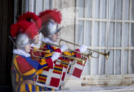 NEWS - Vereidigung der neuen Päpstlichen Schweizergarde im Vatikan