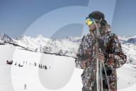 FEATURE - Skifahrer im Ganzjahres-Skigebiet Elbrus im Kaukasusgebirge, Russland