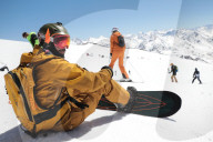 FEATURE - Skifahrer im Ganzjahres-Skigebiet Elbrus im Kaukasusgebirge, Russland