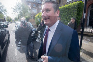 NEWS - Der Vorsitzende der Labour Party  Keir Starmer verlässt morgens sein Londoner Hauses gesehen