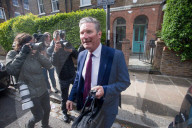 NEWS - Der Vorsitzende der Labour Party  Keir Starmer verlässt morgens sein Londoner Hauses gesehen