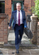 NEWS - Der Vorsitzende der Labour Party  Keir Starmer verlässt morgens sein Londoner Hauses gesehen