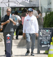 PREMIUM EXCLUSIVE David Spade Grabs A Bite To Eat With A Buddy In Malibu