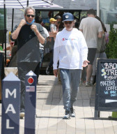 PREMIUM EXCLUSIVE David Spade Grabs A Bite To Eat With A Buddy In Malibu