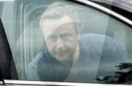 NEWS - Greensill-Affäre: Der ehemalige britische Premierminister David Cameron vor seinem Haus in London