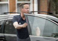 NEWS - Greensill-Affäre: Der ehemalige britische Premierminister David Cameron vor seinem Haus in London