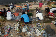 NEWS - Schockierende Bilder zeigen Plastikmüll in Fischfängen, Indien