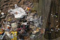 NEWS - Schockierende Bilder zeigen Plastikmüll in Fischfängen, Indien