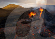 FEATURE - Fotograf fängt spektakuläre Fotos der Fagradalsfjall-Eruption auf Island ein