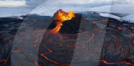 FEATURE - Fotograf fängt spektakuläre Fotos der Fagradalsfjall-Eruption auf Island ein