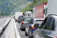 NEWS - Schweiz: Stau auf der Gotthardautobahn Richtung Süden vor Auffahrt