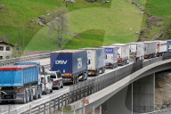 NEWS - Schweiz: Stau auf der Gotthardautobahn Richtung Süden vor Auffahrt