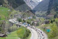 NEWS - Schweiz: Stau auf der Gotthardautobahn Richtung Süden vor Auffahrt