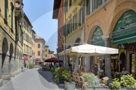 Alfresco restaurants and Portico's, (covered walkways), Borgo Stretto, Pisa, Toscana, Tuscany, Italy, Europe